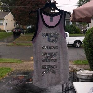 VS pink tank